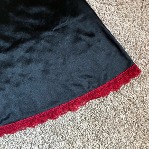 BLACK AND RED LACE TRIMMED SLIP DRESS - Picture 11 of 13